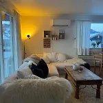 Family Retreat With Playroom & Views Ferienhaus Voss