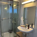 Family With Panoramic Views & Free Parking