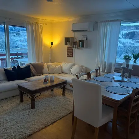 Family With Panoramic Views & Free Parking *