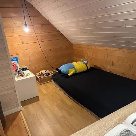 Family Retreat With Playroom & Views